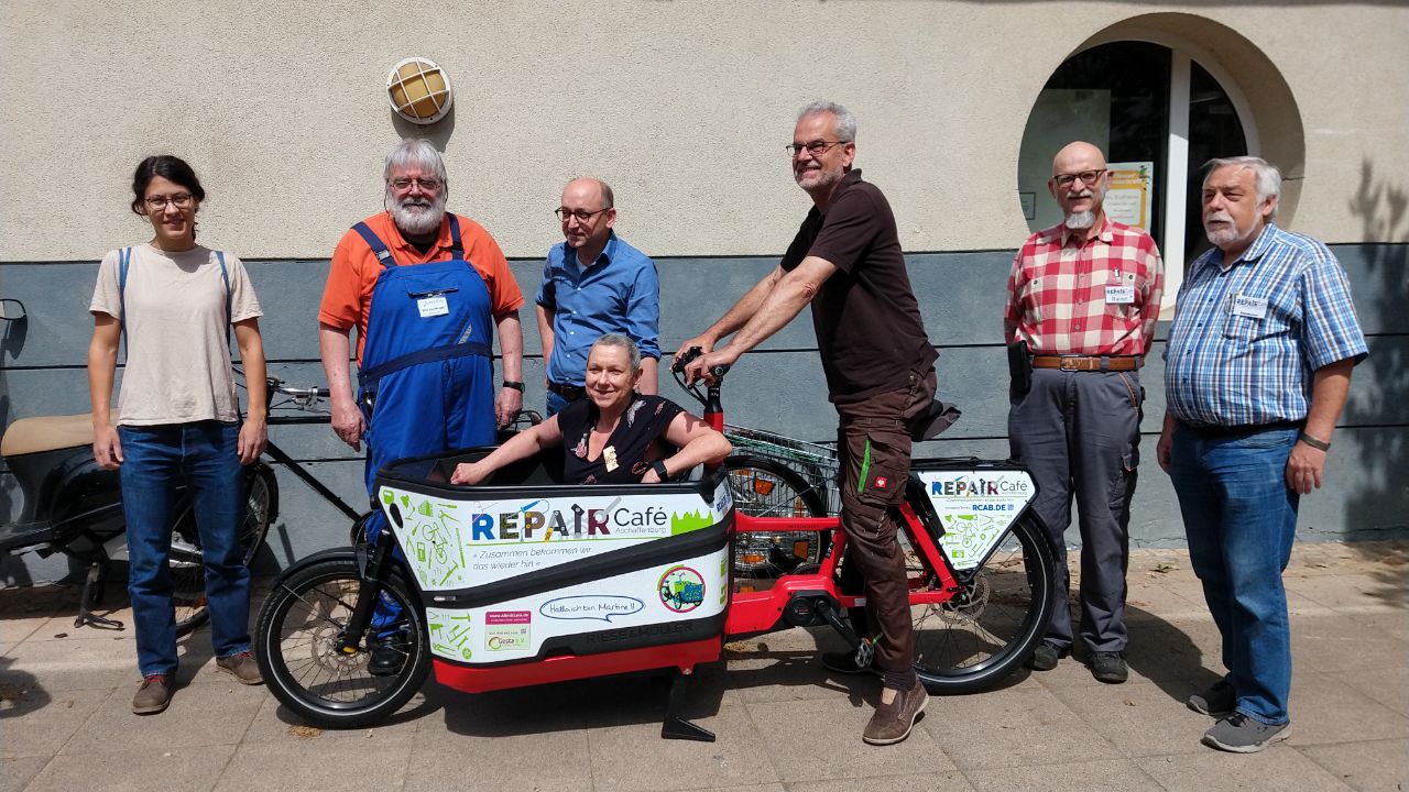 Lastenrad Martine II mit 7 Helfenden des Repair-Café Aschaffenburg